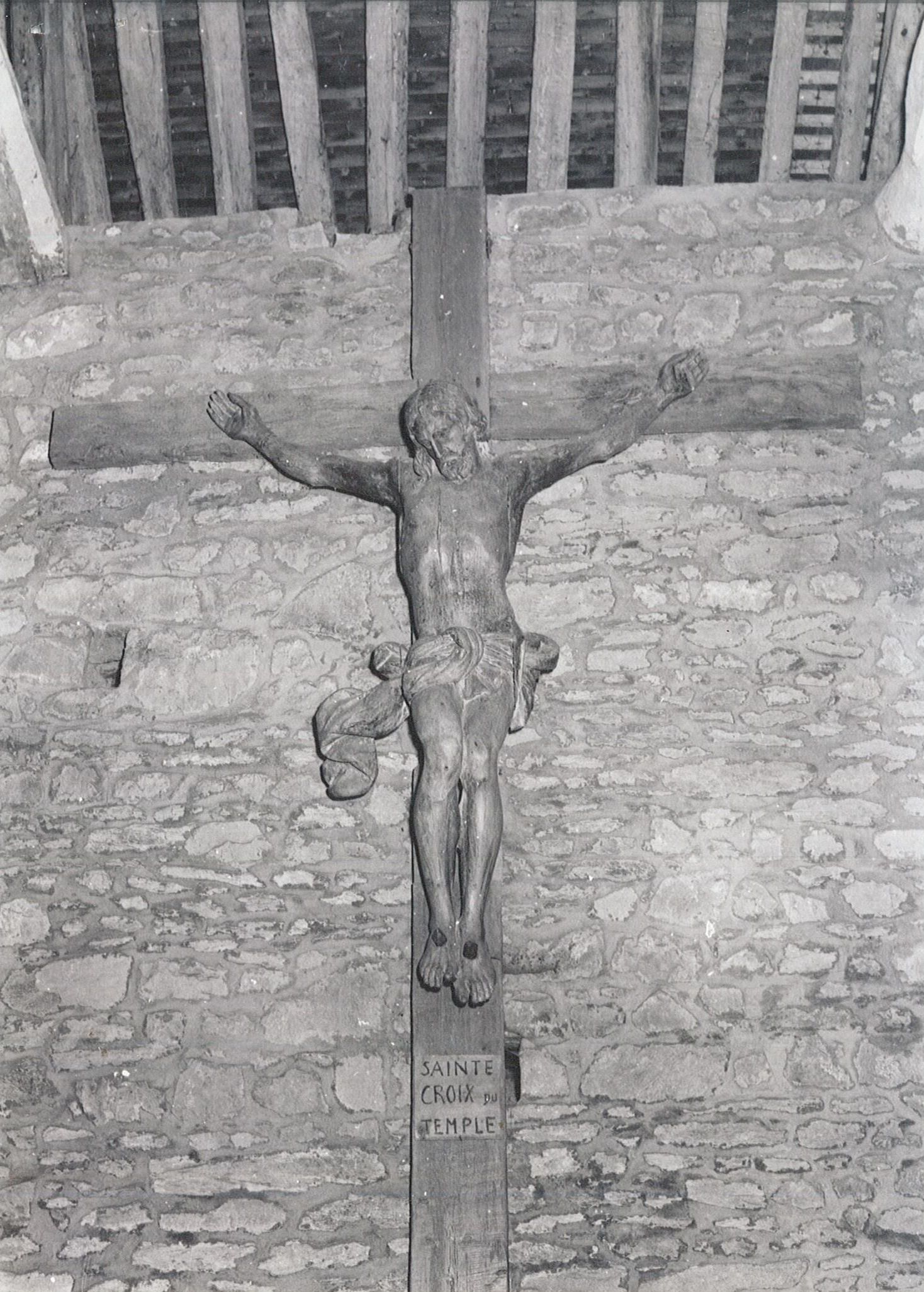 statue : Christ en croix, vue générale