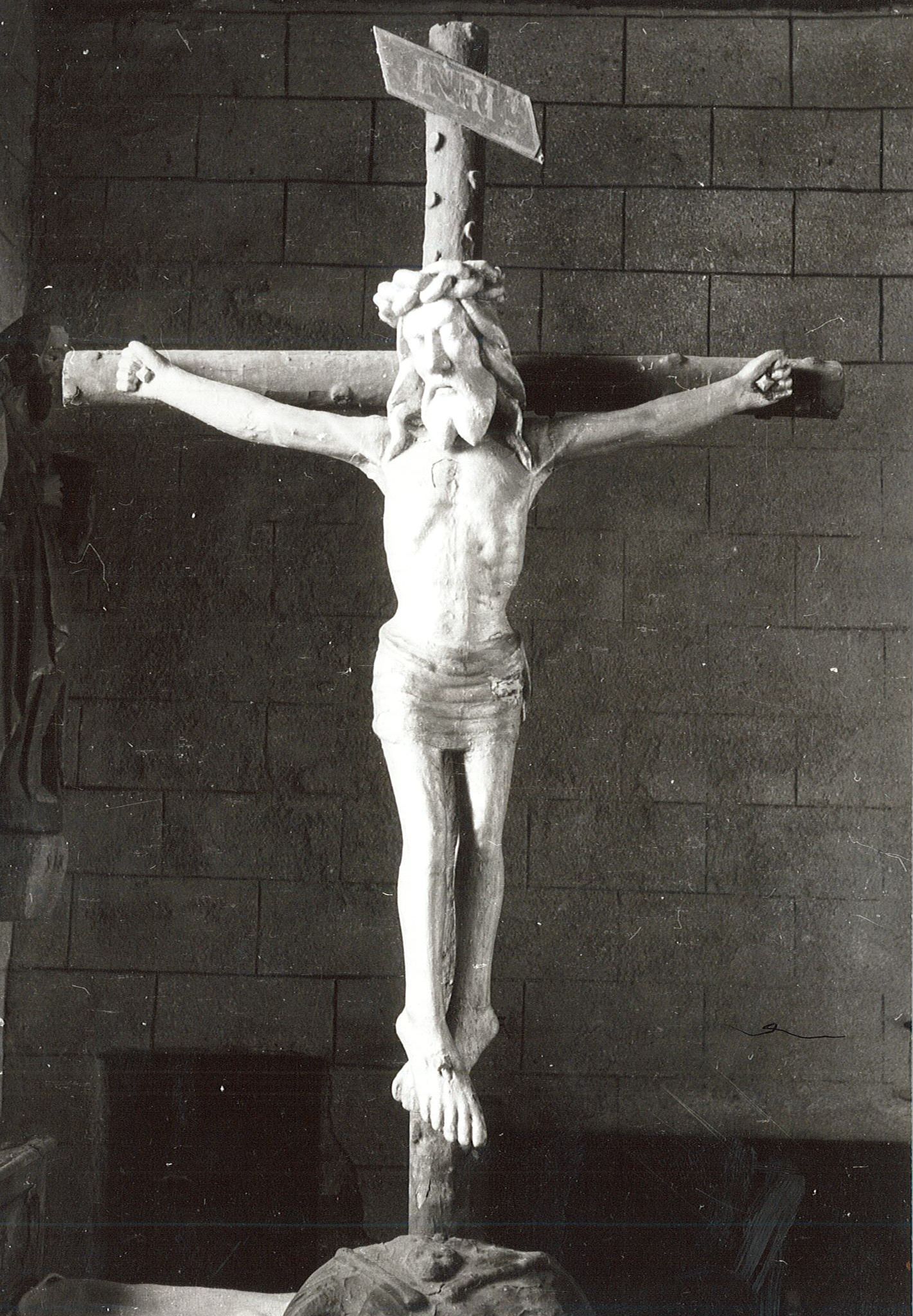statue : Christ en croix, vue générale - © Ministère de la Culture (France), Archives départementales des Côtes-d’Armor, Conservation des antiquités et des objets d’art – Tous droits réservés