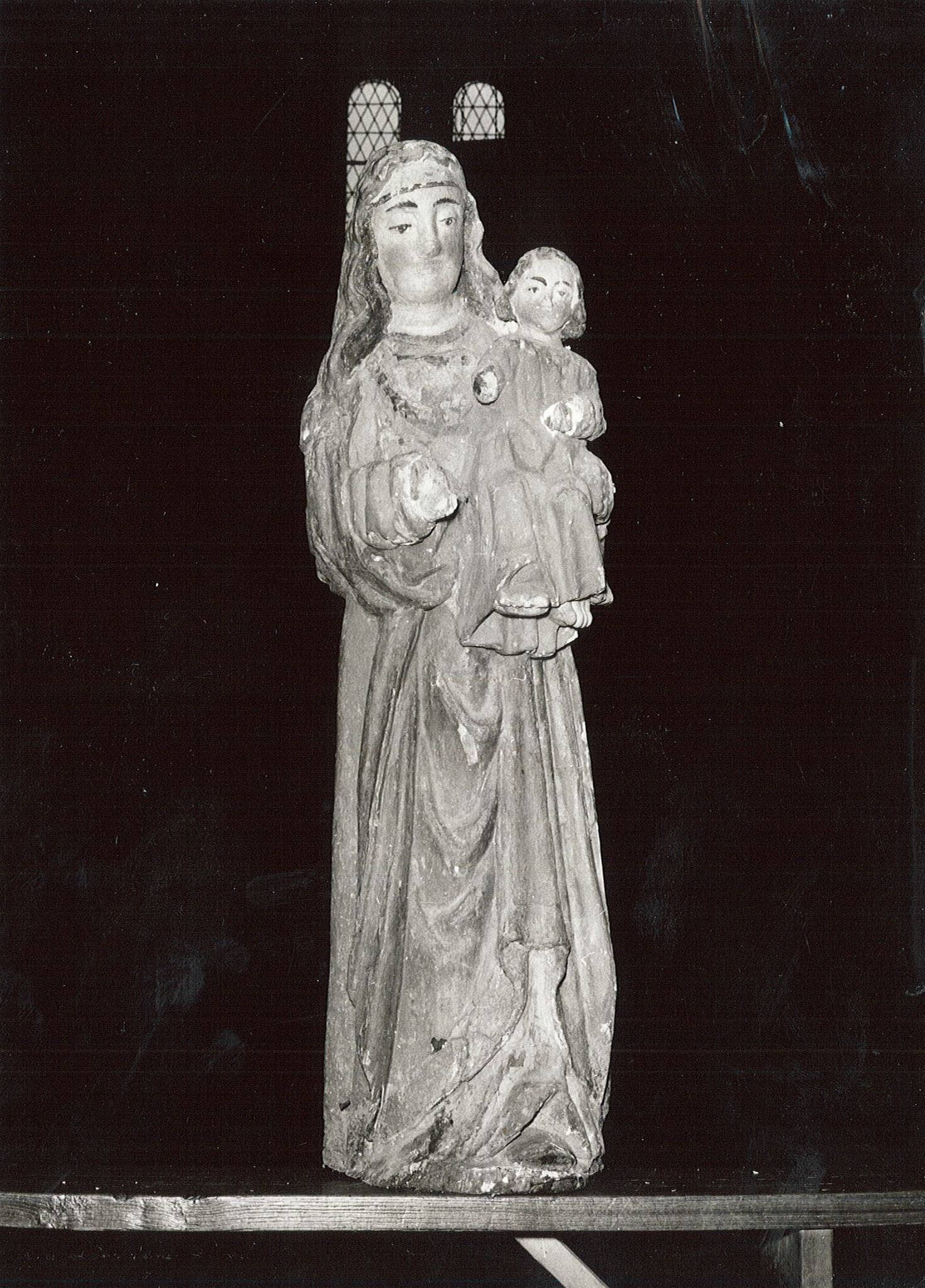statue : Vierge à l'Enfant, vue générale - © Ministère de la Culture (France), Archives départementales des Côtes-d’Armor, Conservation des antiquités et des objets d’art – Tous droits réservés