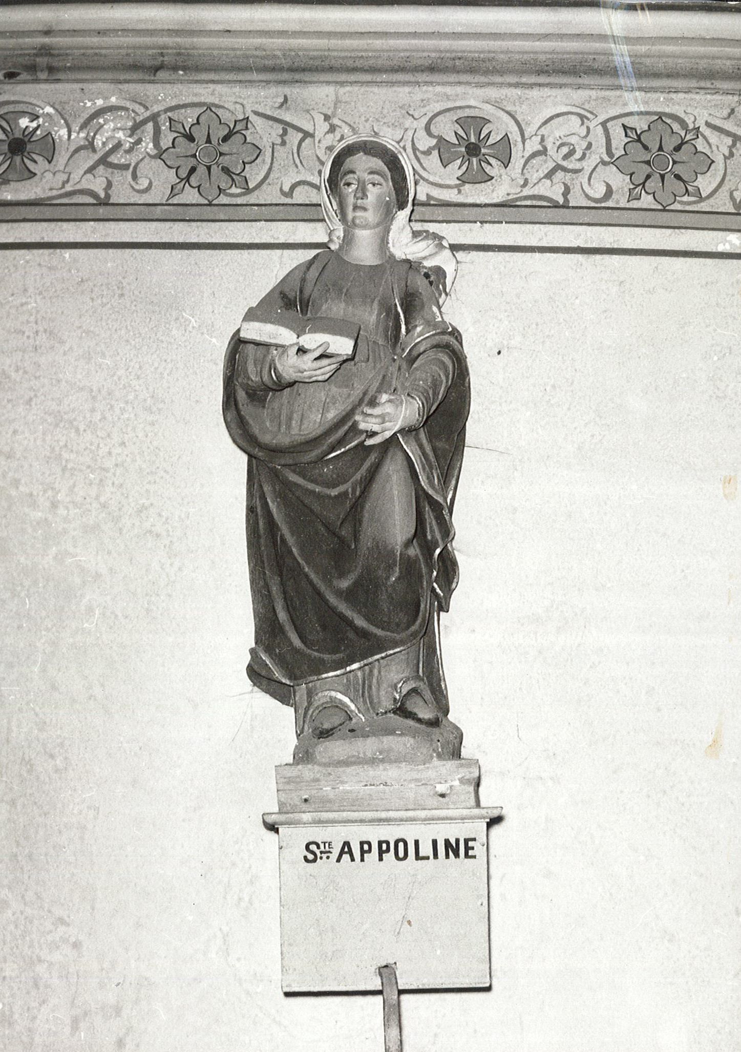 statue : Sainte Appoline, vue générale - © Ministère de la Culture (France), Archives départementales des Côtes-d’Armor, Conservation des antiquités et des objets d’art – Tous droits réservés