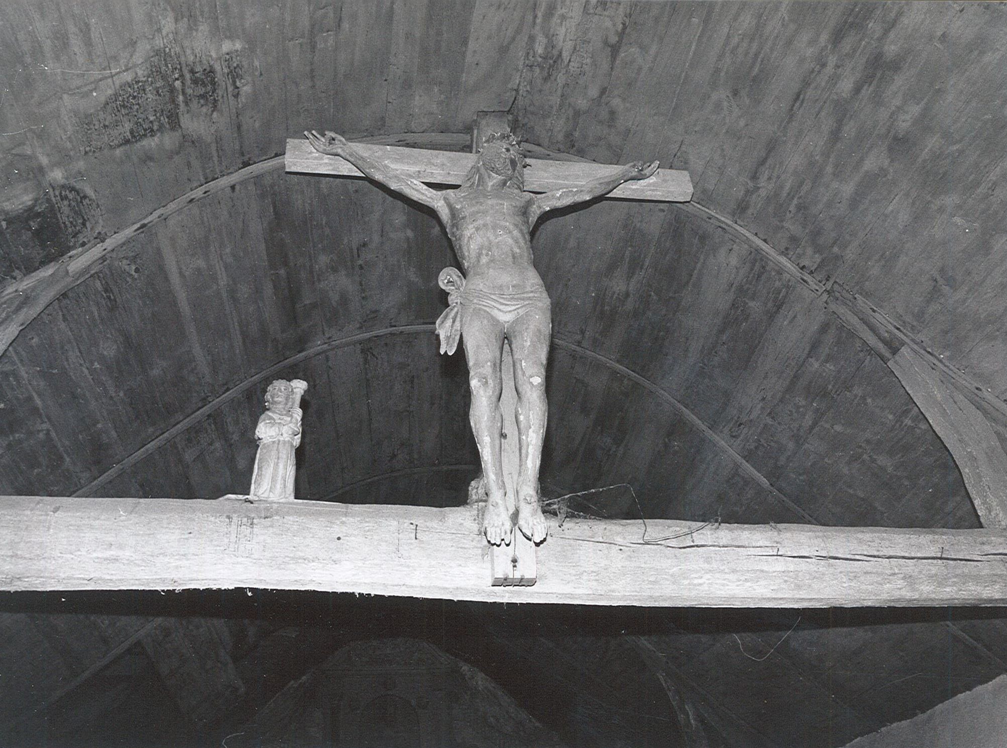 deux statues d'une poutre de gloire : Christ en croix et Ange, vue générale - © Ministère de la Culture (France), Médiathèque du patrimoine et de la photographie, diffusion RMN-GP