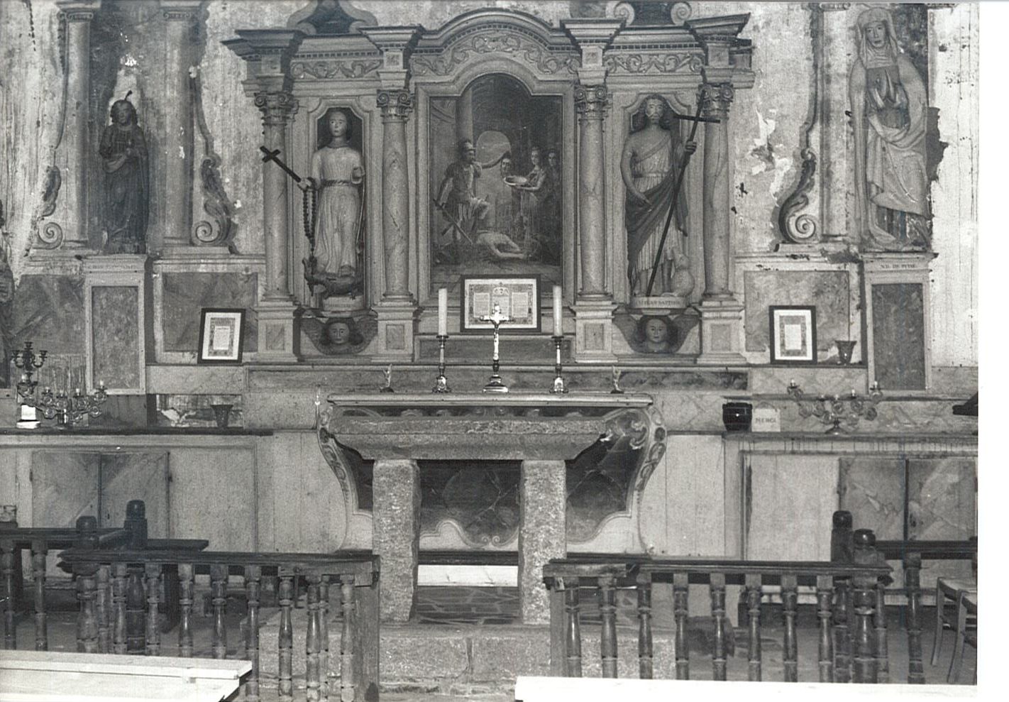 autel (maître-autel), retable, deux statues : Saint Jean-Baptiste et Sainte Marguerite, et tableau : Décollation de Saint Jean-Baptiste, vue partielle - © Ministère de la Culture (France), Médiathèque du patrimoine et de la photographie, diffusion RMN-GP