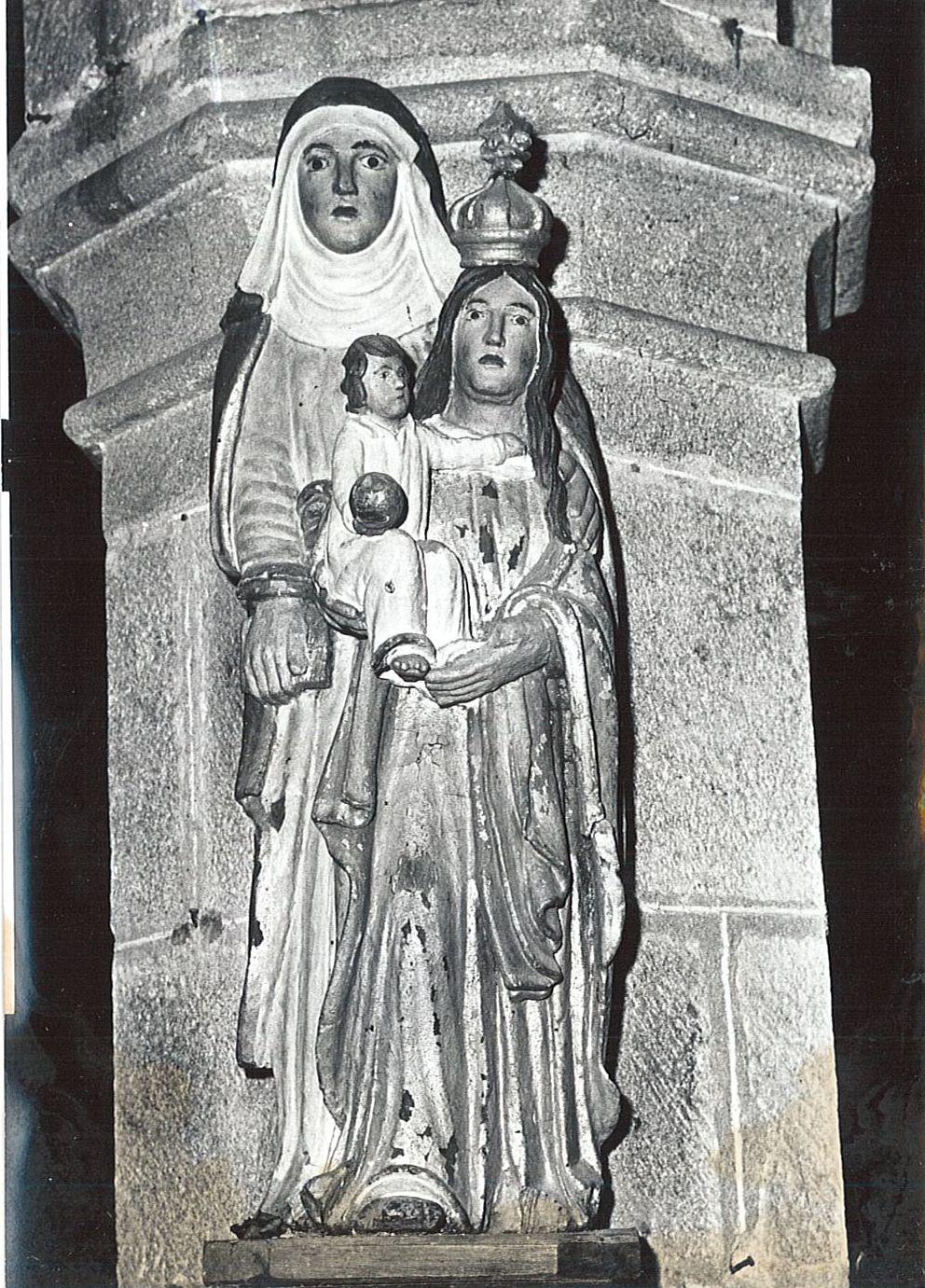 groupe sculpté : Sainte Anne, la Vierge et l'Enfant Jésus, vue générale - © Ministère de la Culture (France), Médiathèque du patrimoine et de la photographie, diffusion RMN-GP