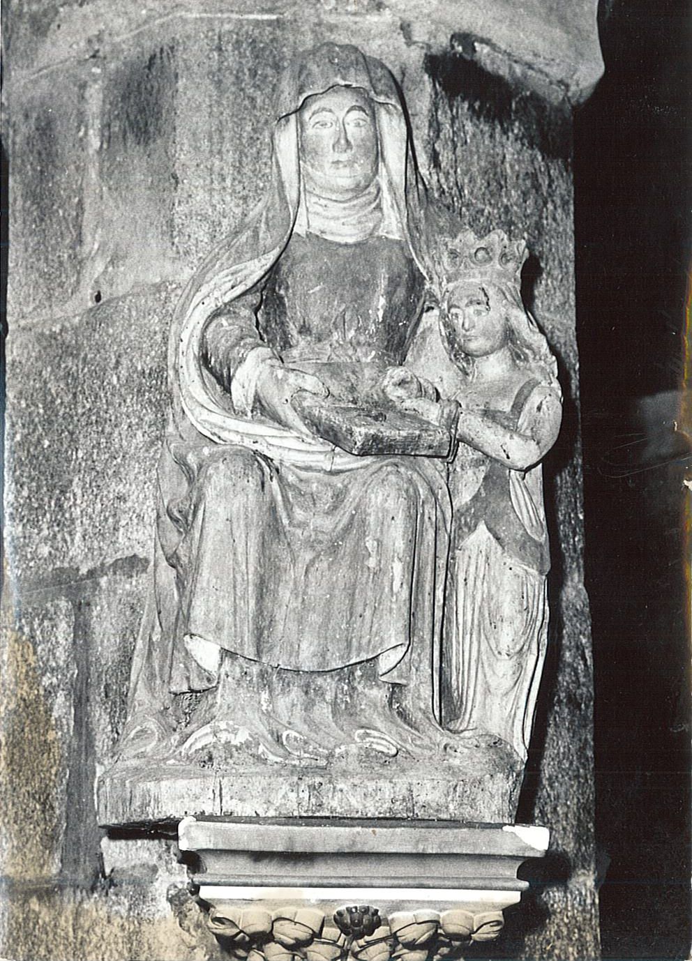 groupe sculpté : Sainte Anne et la Vierge, vue générale - © Ministère de la Culture (France), Médiathèque du patrimoine et de la photographie, diffusion RMN-GP