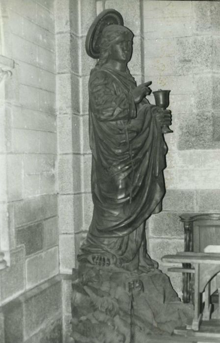 statue : Saint Jean l'Evangéliste, vue générale - © Ministère de la Culture (France), Médiathèque du patrimoine et de la photographie, diffusion RMN-GP