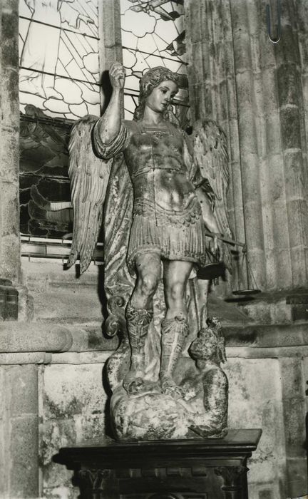 statue : Saint Michel, vue générale