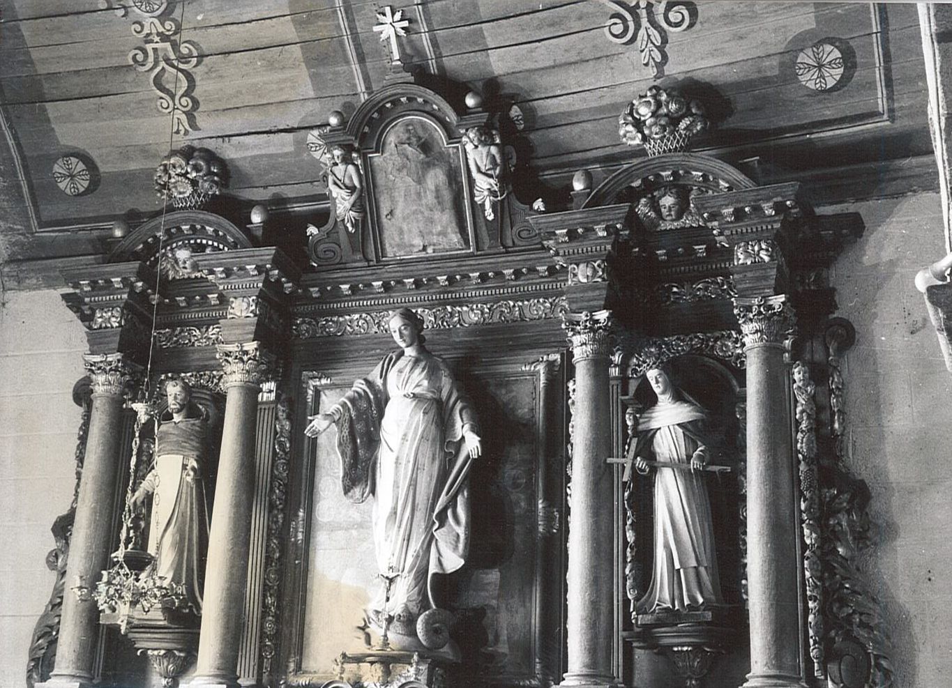 Retable latéral nord et deux statues : Saint Dominique et Sainte Catherine de Sienne