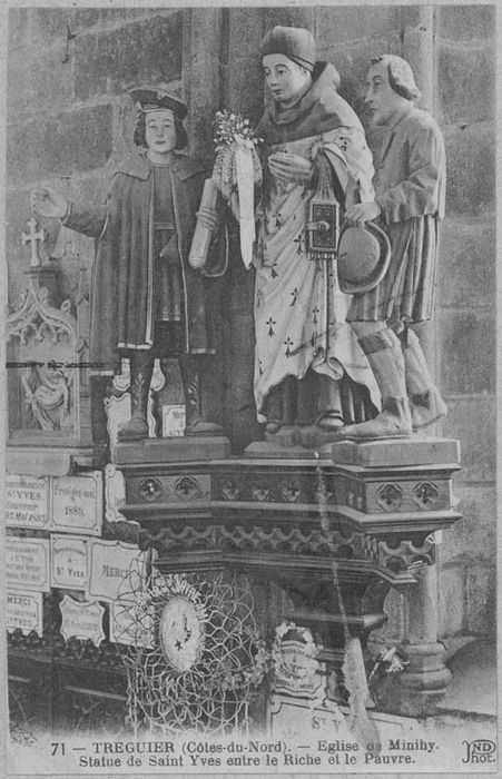 groupe sculpté : saint Yves entre le riche et le pauvre, vue générale - © Ministère de la Culture (France), Médiathèque du patrimoine et de la photographie, diffusion RMN-GP