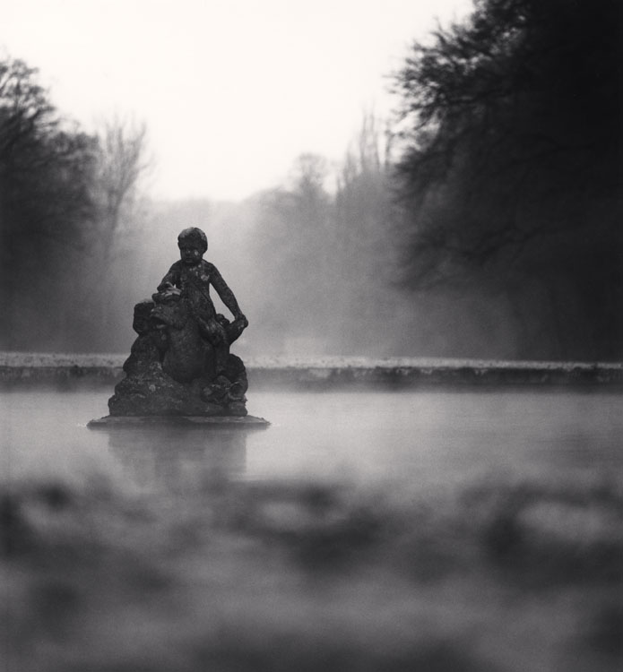 Child of the Mist, Courances, France. 1997 ; [Enfant de la brume.\ Bassin du Dauphin]