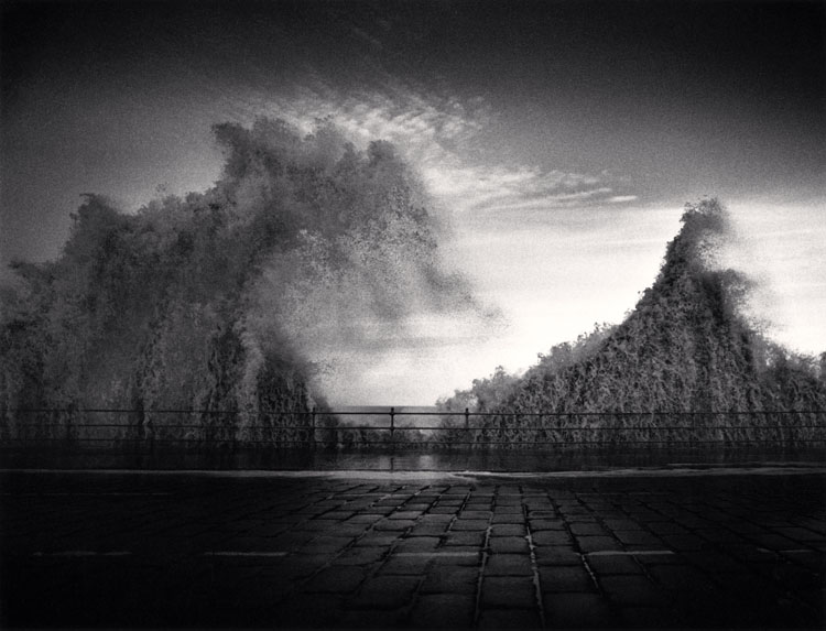 Wave, Scarborough, Yorkshire, England. 1981 ; [Vague]