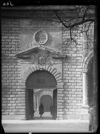 Façade : porte centrale