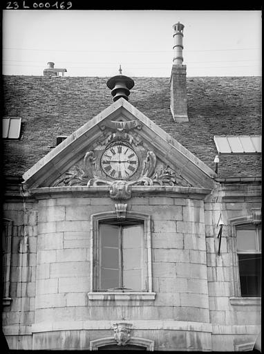 Fronton et horloge