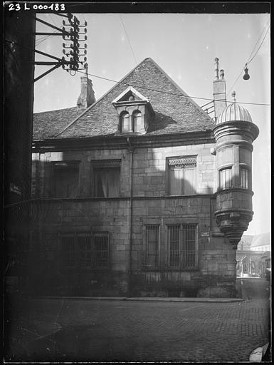 Façade sur la rue Pasteur et tourelle d'angle