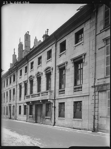 Façade sur la rue du Lycée