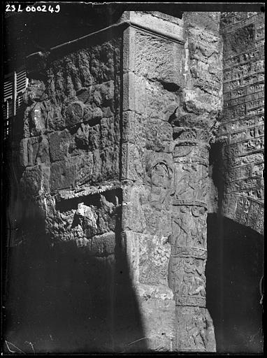 Détail des sculptures : colonne