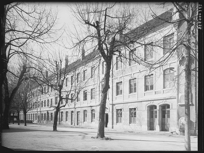 Bâtiments, façade sur cour