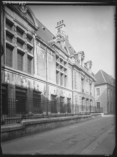 Façade latérale, vue diagonale