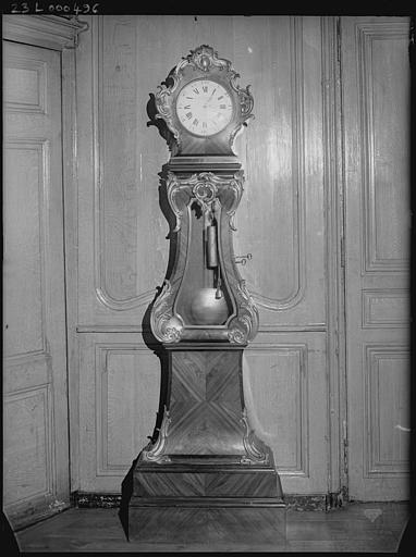 Salle-à-manger : horloge de parquet