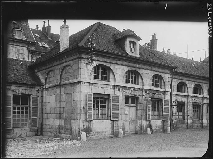 Aile sur cour : façade