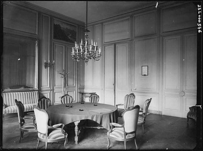 Petite salle au rez-de-chaussée : vue d'ensemble