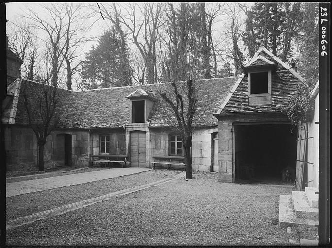 Bâtiment sur cour