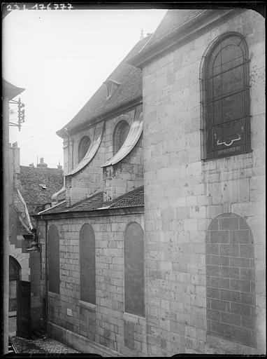 Chapelle, façade latérale : contreforts