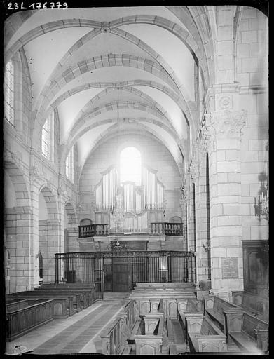 Chapelle, intérieur : vue vers les grandes orgues