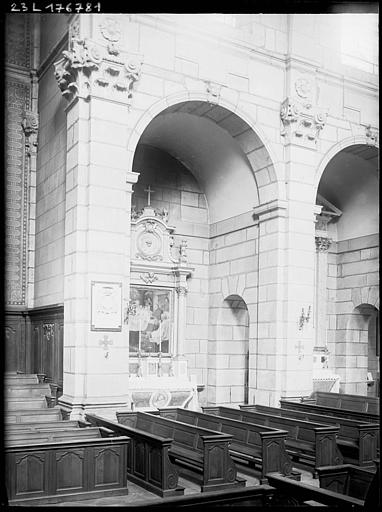 Chapelle, intérieur : chapelle latérale et autel