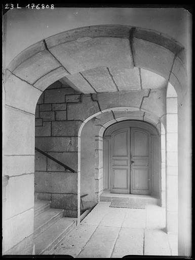 Intérieur : porte de la sacristie