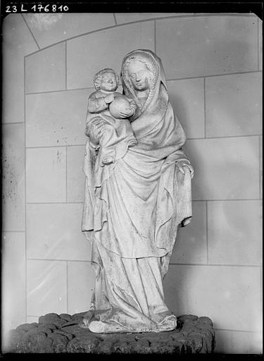 Vierge à l'Enfant en pierre