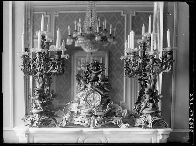 Pendule et garniture de cheminée de style Louis XV