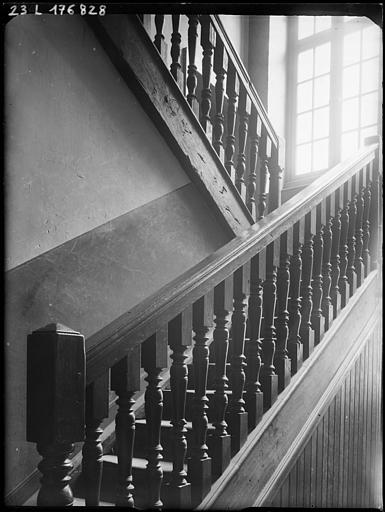 Escalier et rampes en bois tourné