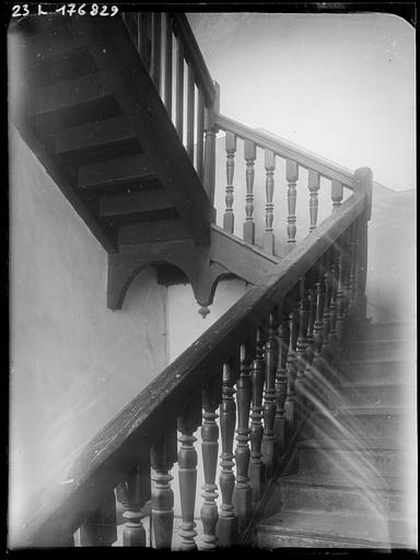 Escalier et rampes en bois tourné