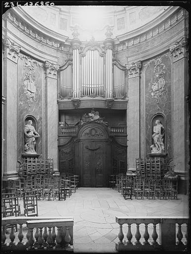 Chapelle : vue vers les grandes orgues