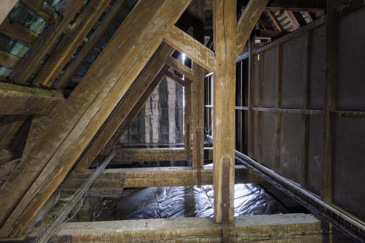 Comble nord, vue vers la croisée du transept, à gauche du couloir