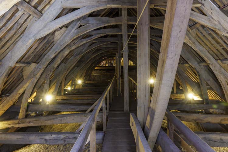 Milieu du comble du choeur vers la croisée du transept