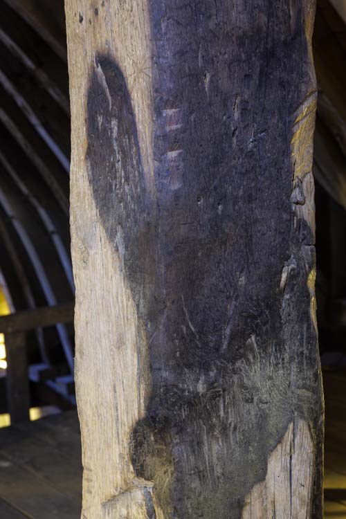 Comble de la croisée du transept, détail d’une poutre