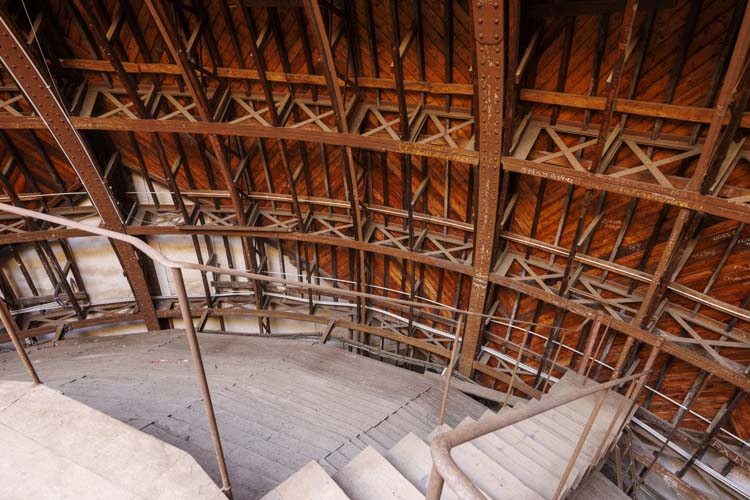 Coupole de la croisée du transept, pourtour métallique