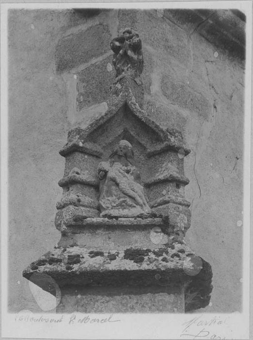 niche, groupe sculpté (statuette) : Vierge de Pitié, vue générale