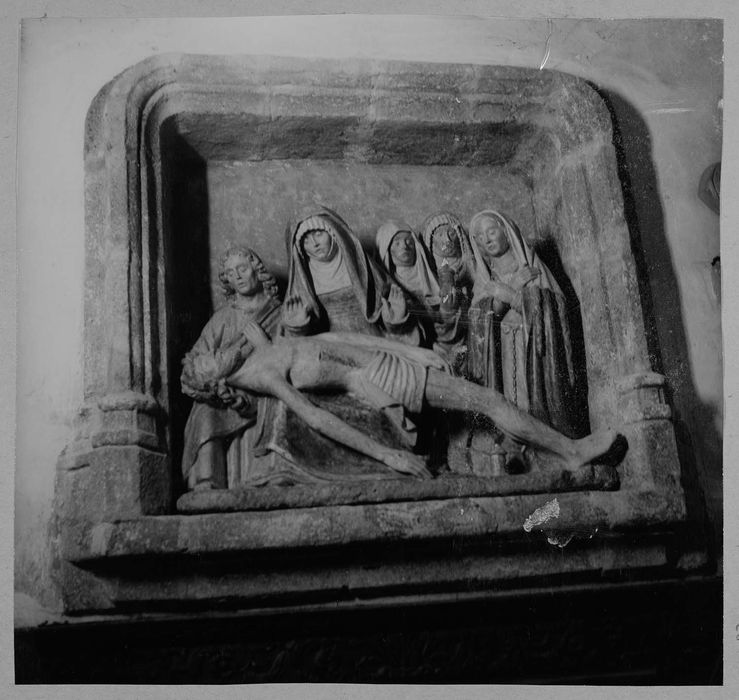 groupe sculpté : Vierge de Pitié entourée des Saintes Femmes et de saint Jean