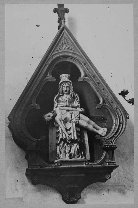 groupe sculpté (petite nature) : Vierge de Pitié