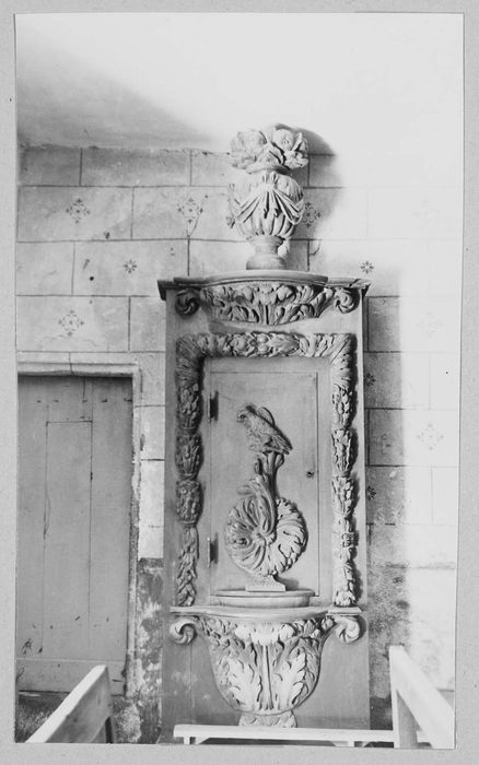 placard-clôture des fonts baptismaux