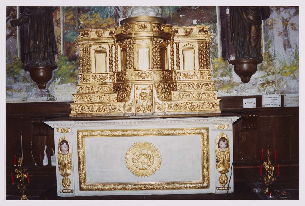autel, 3 gradins d'autel, tabernacle, faux tabernacle (dit autel de l'épine)