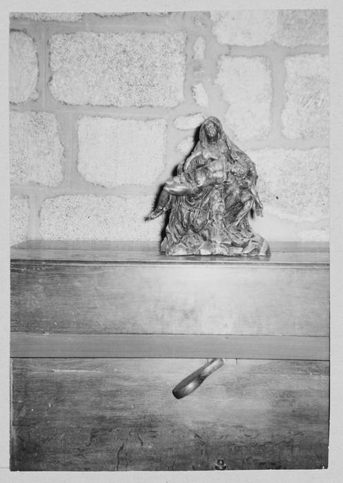 groupe sculpté (statuette) : Vierge de Pitié