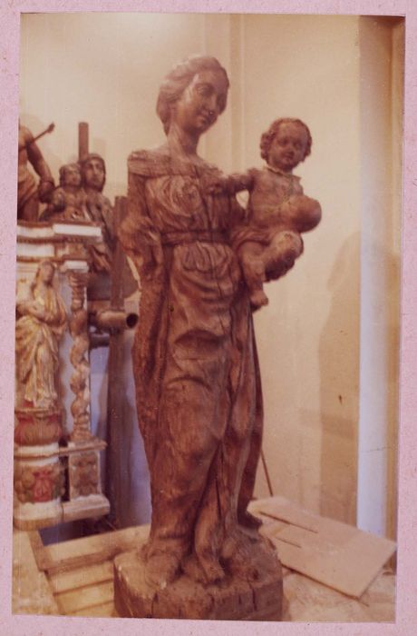 statue (petite nature) : Vierge à l'Enfant tenant un sceptre fleurdelisé