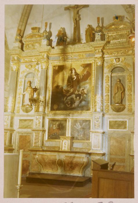 maître-autel, tabernacle, retable, statues : Saint Évêque, saint Pierre, tableau : Ravissement de sainte Marie-Madeleine