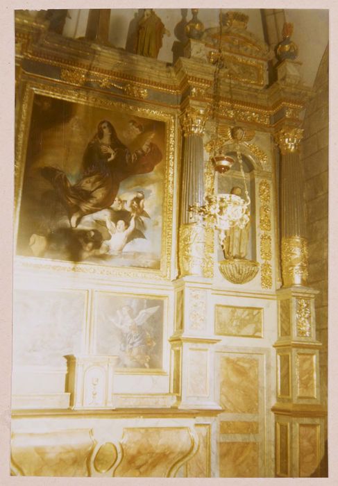 maître-autel, tabernacle, retable, statues : Saint Évêque, Saint Pierre, tableau : Ravissement de sainte Marie-Madeleine, vue partielle