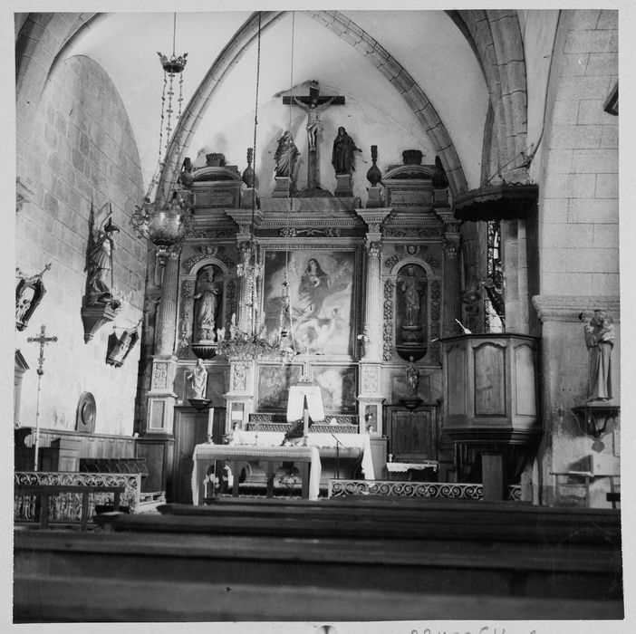 maître-autel, tabernacle, retable, statues : Saint Évêque, saint Pierre, tableau : Ravissement de sainte Marie-Madeleine