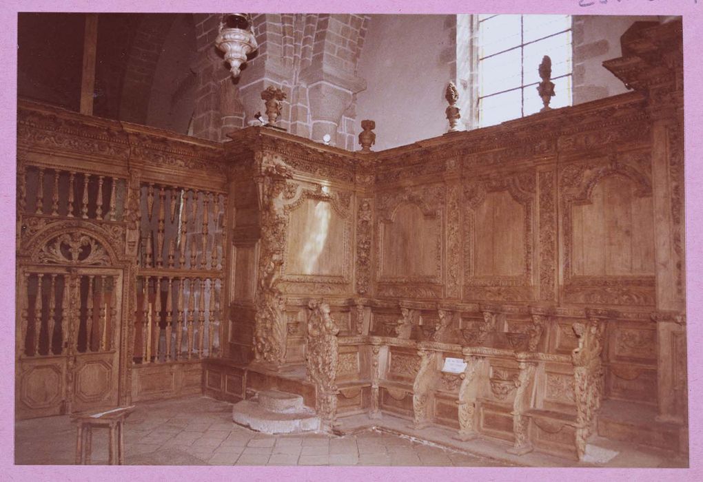 lambris de hauteur du décor de choeur, vue partielle