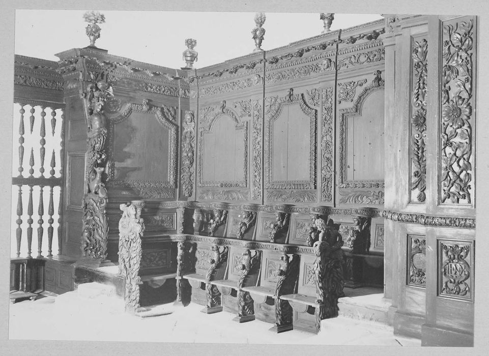 lambris de hauteur du décor de choeur, vue partielle